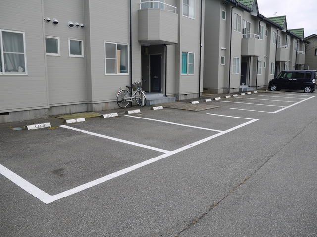 アビタルミネ　E棟 103 駐車場