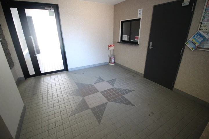 カナン花園 203 玄関