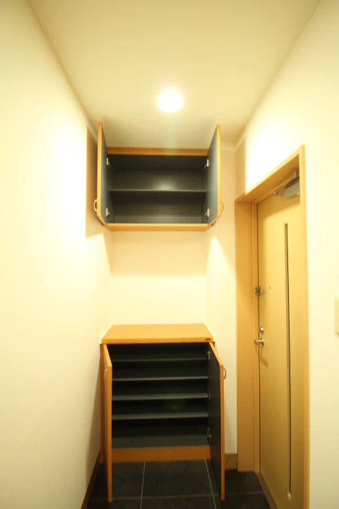 ホーリー弁天橋 105 玄関