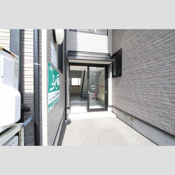 エクセレント A棟 206 玄関