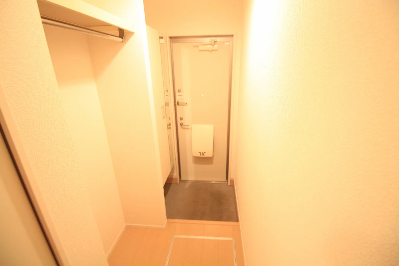 クレアA棟 202 玄関