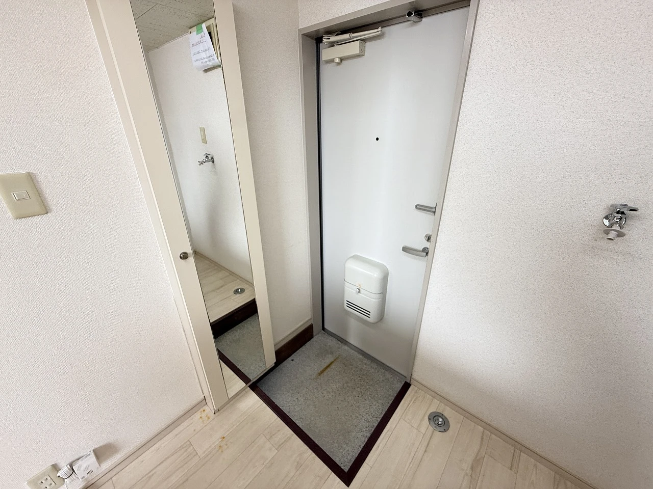 MANSEKI 1 102 玄関