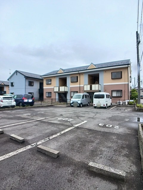 フルーレゾン 202 駐車場
