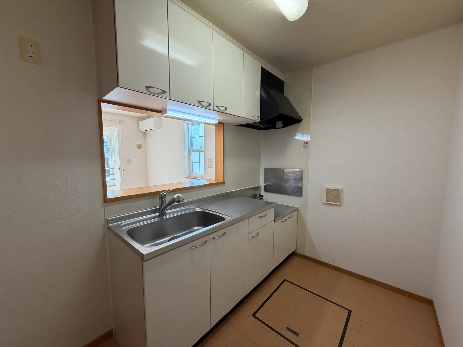 リバーサイド ダンデライオンB 103 キッチン