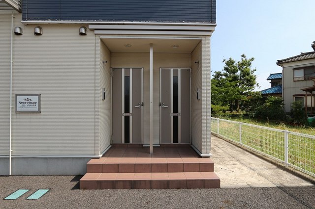 テラ ハウス 203 玄関