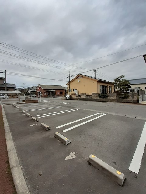 ジローエムTA 201 駐車場