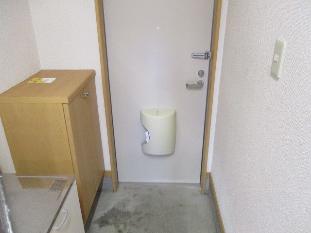エステート 201 玄関