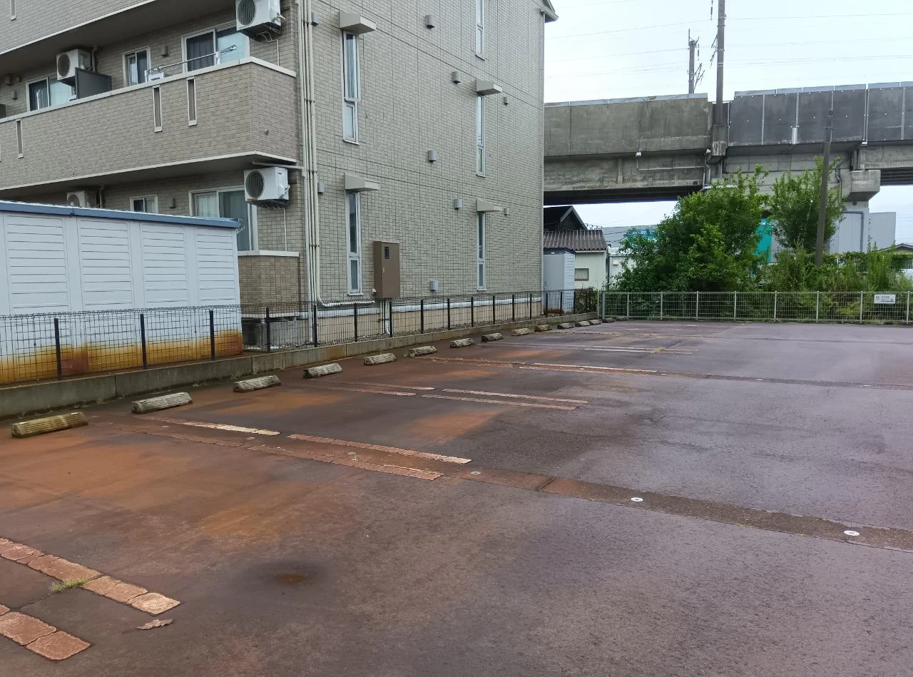 プリムヴェールＥＡＳＴ 105 駐車場