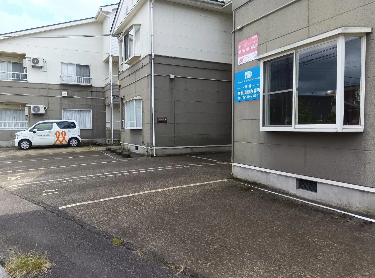 エクセレントハウスB棟 107 駐車場