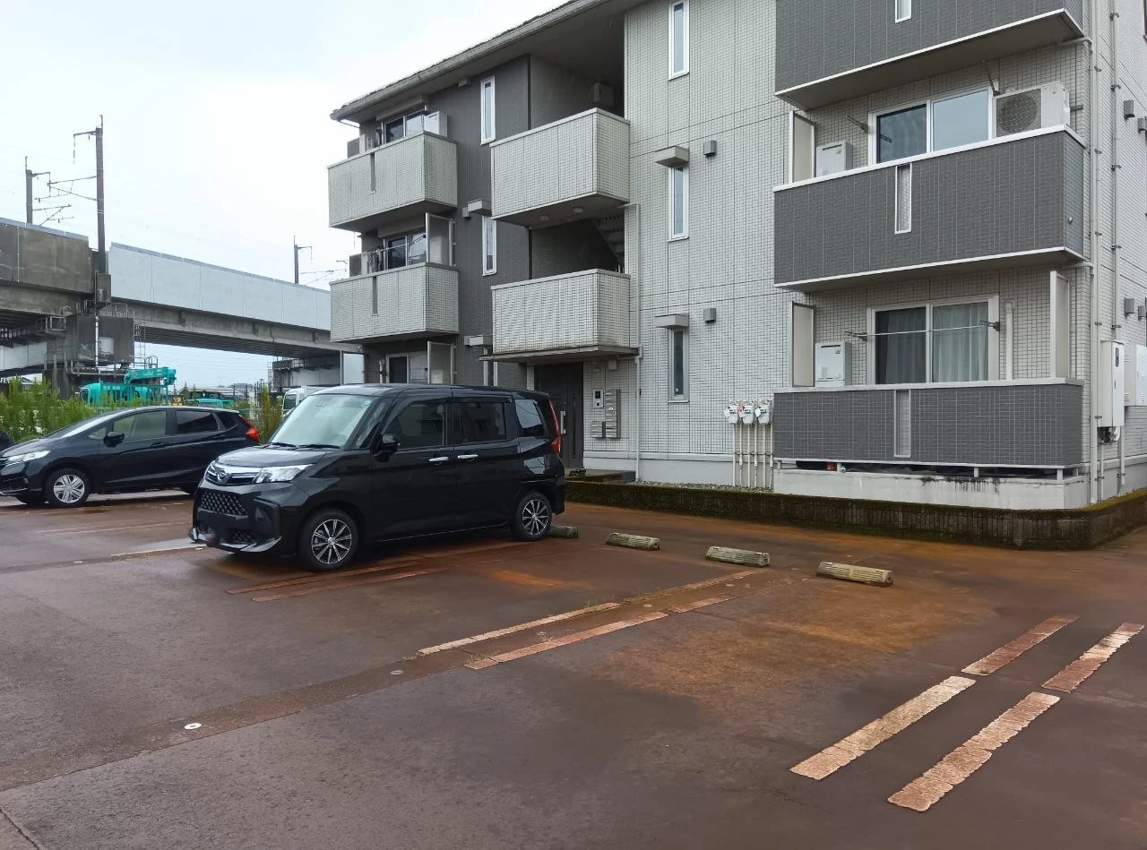 プリムヴェールＥＡＳＴ 105 駐車場