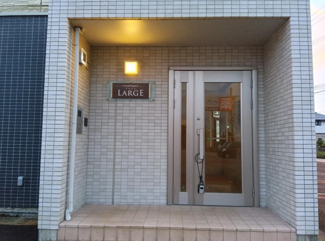 ラルジュ 302 玄関