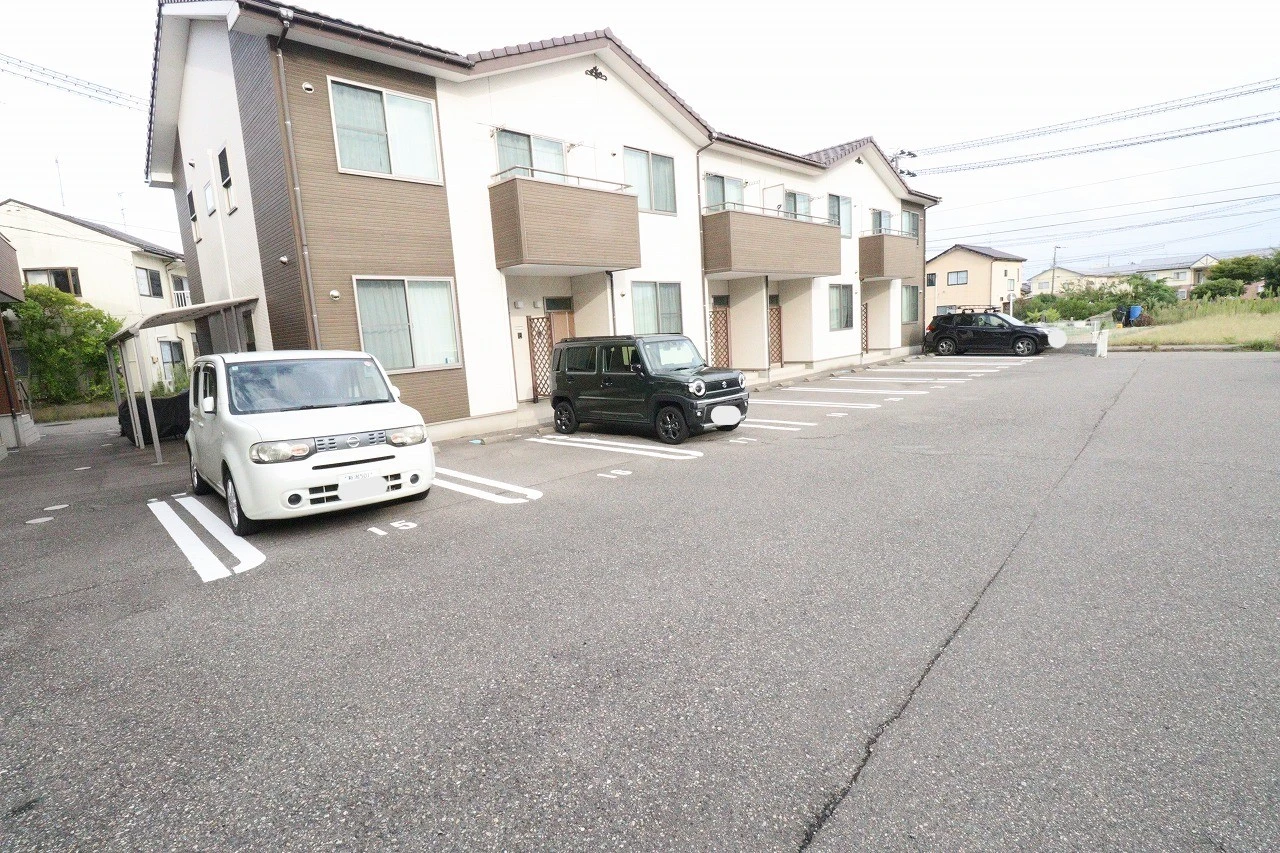 うらら　Ａ号棟 7 駐車場