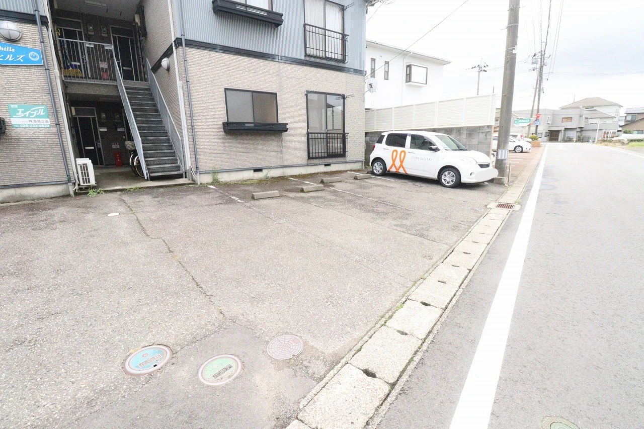 サンヒルズ 104 駐車場