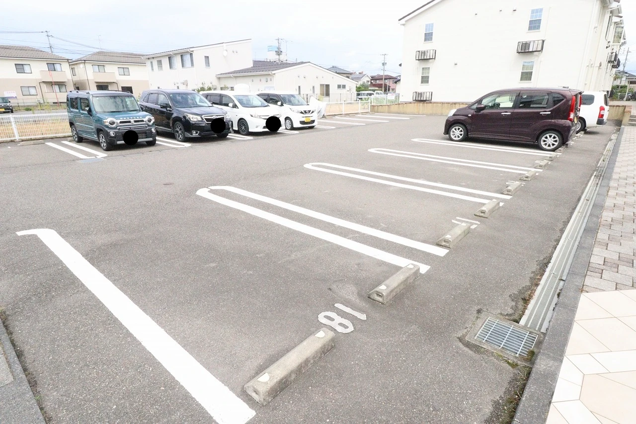 クレール 201 駐車場