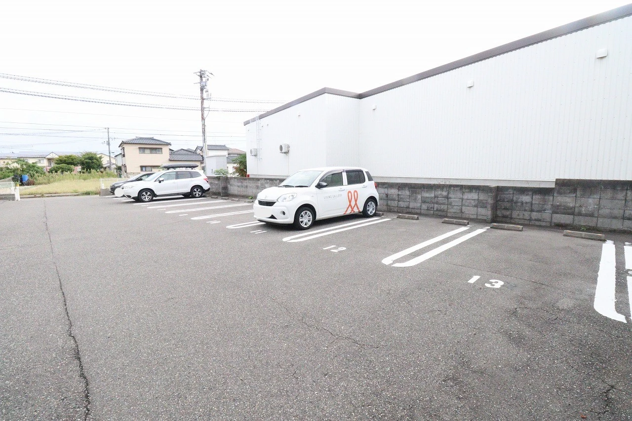 うらら　Ａ号棟 7 駐車場