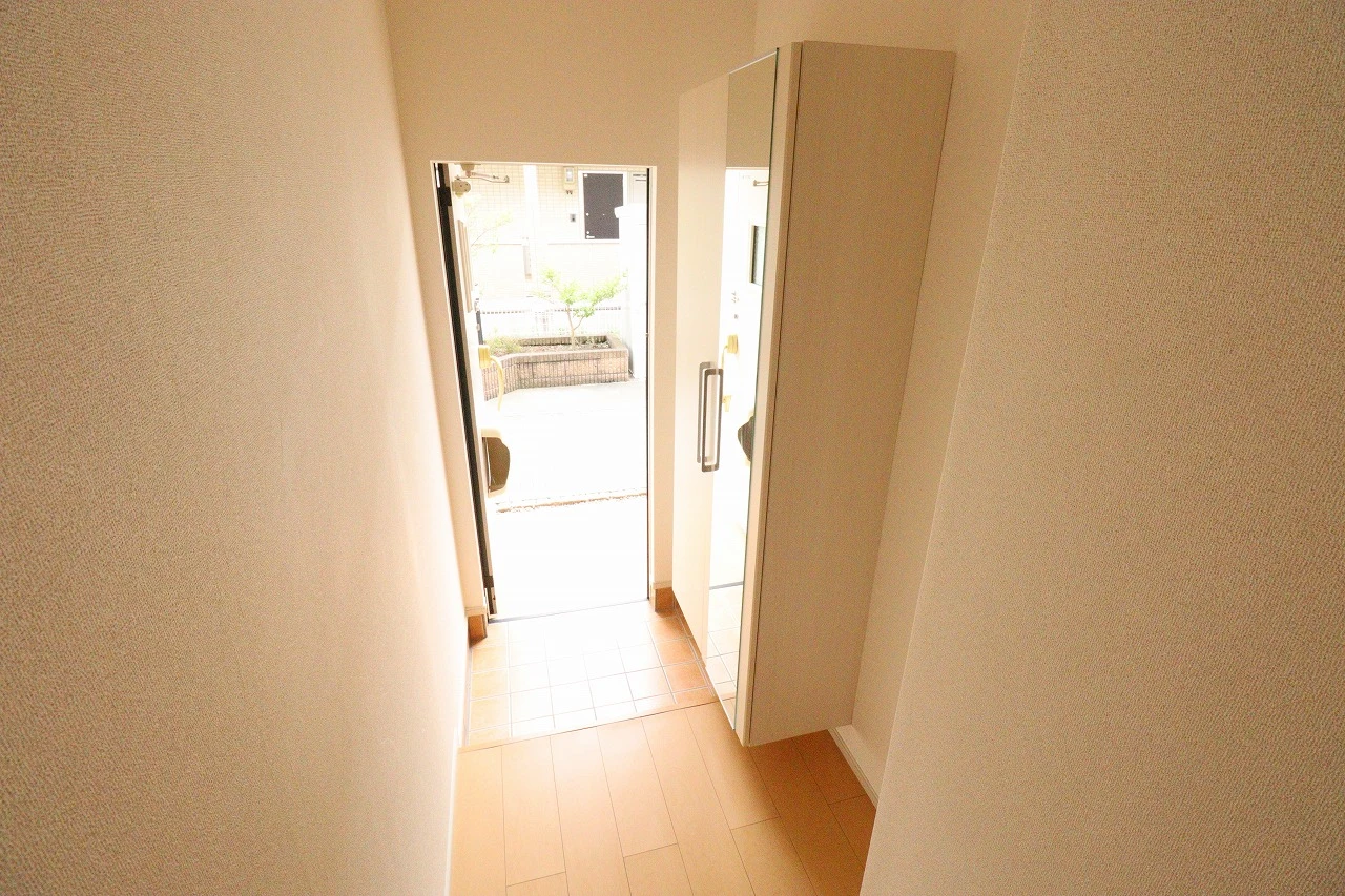 クレール 204 玄関