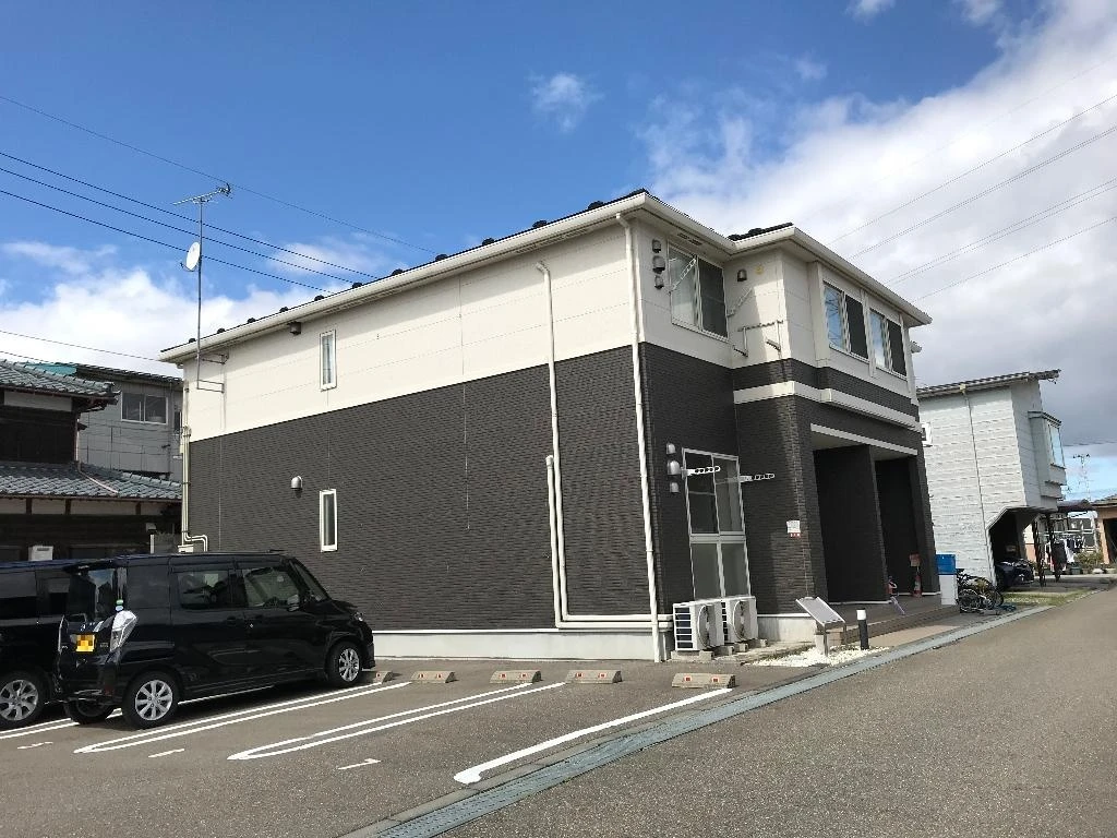 アル・ソーレ 101 駐車場
