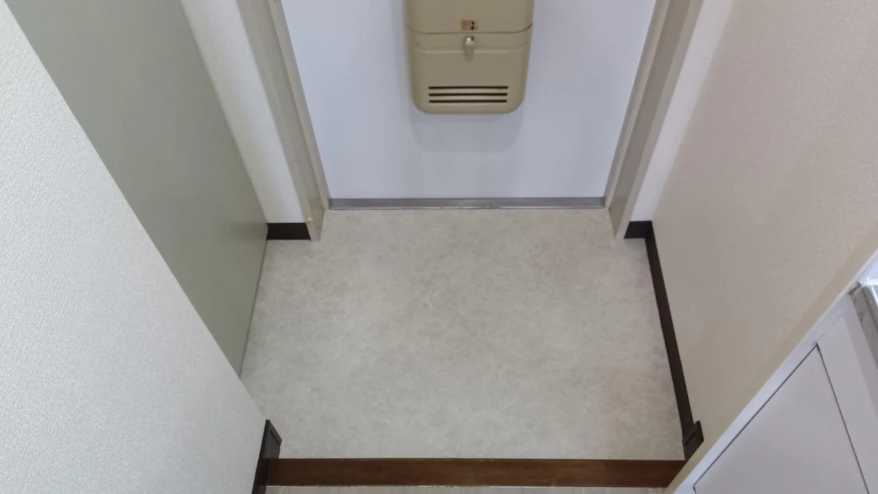燕三条エクスプレスハイツ 207 玄関