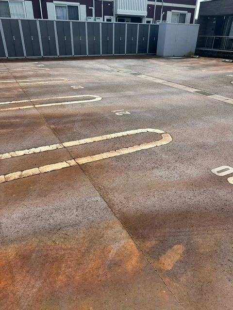 ジョイフル B棟 202 駐車場