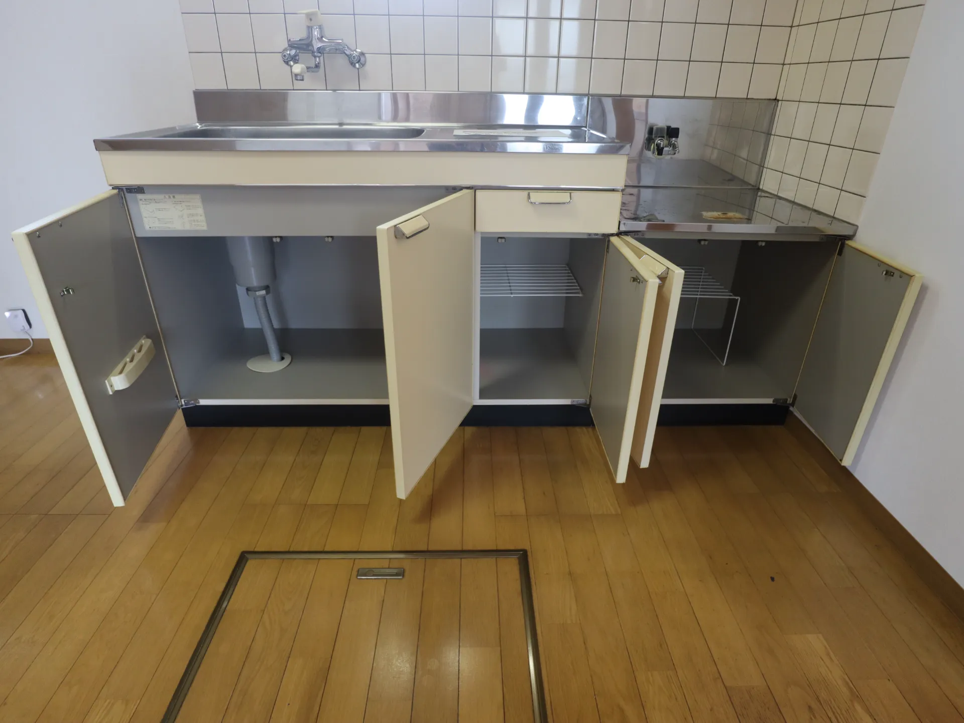 壱番館Ｂ 102 キッチン