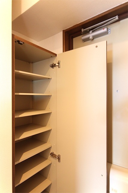 ＭＡＲＩＯＮ ＫＩＴＡＨＯＲＩＥ ＡＮＮＥＸ 205 玄関