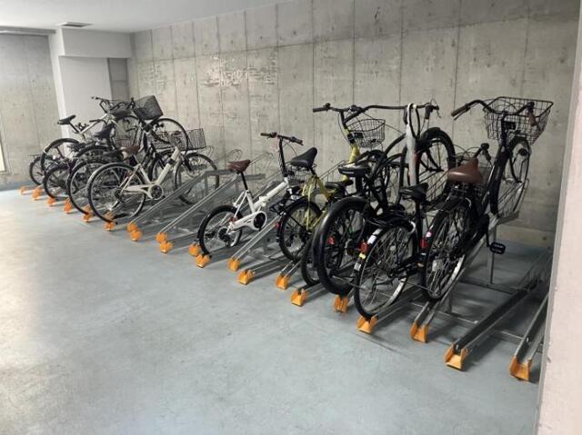 ＳＫ　ＲＥＳＩＤＥＮＣＥＳなんば桜川ＷＥＳＴ 1002 駐車場