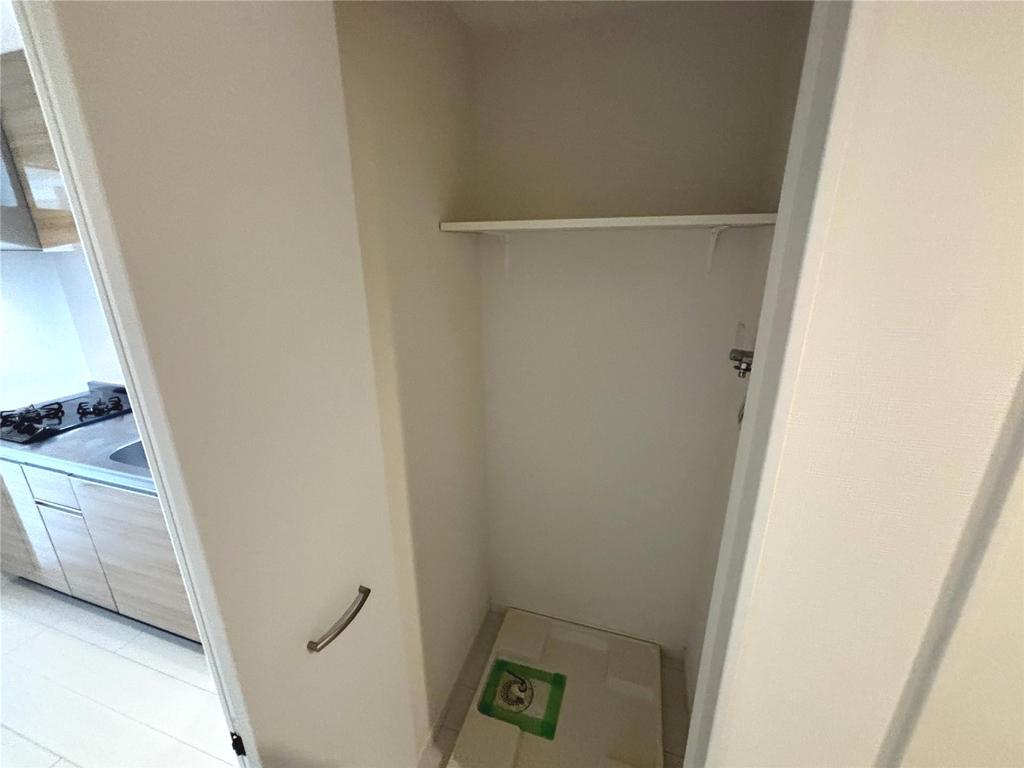 プルメリア江坂 203 収納