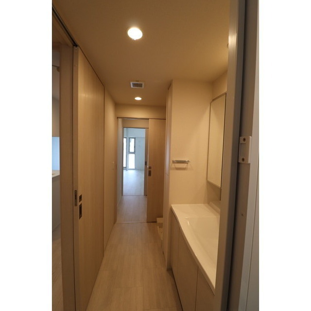 OPUS RESIDENCE SHINSAIBASHI SOUTH 0307 玄関