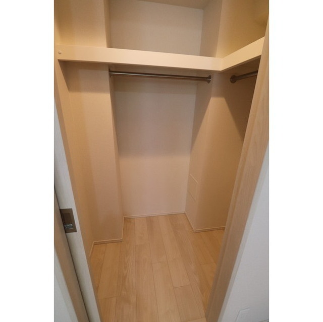 OPUS RESIDENCE SHINSAIBASHI SOUTH 1204 収納