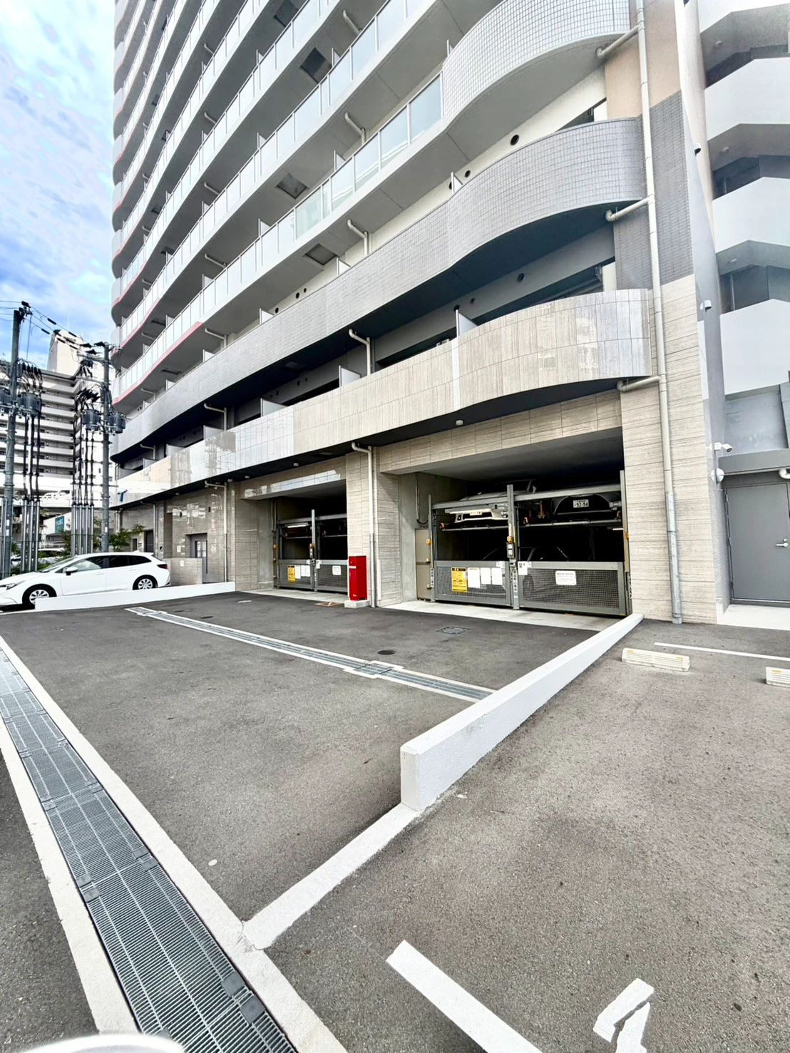セレニテ江坂グランデ 0909 駐車場