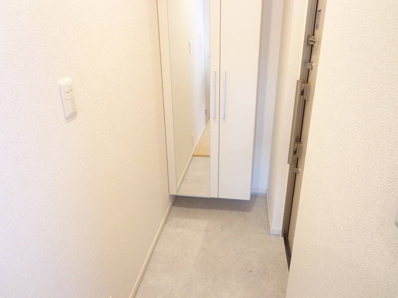 ネオライヴズ 岸部 203 玄関