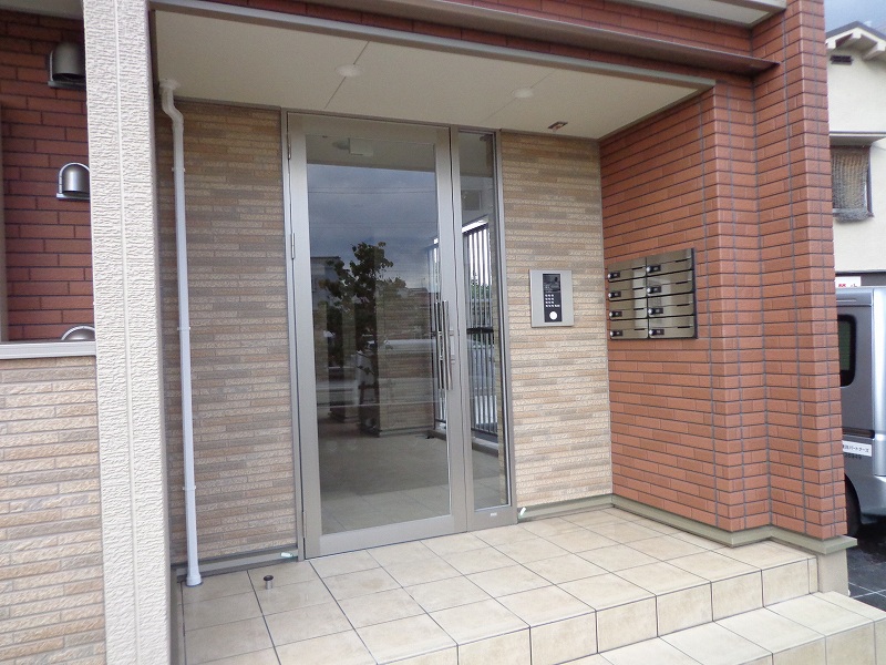 ネオライヴズ 岸部 203 玄関
