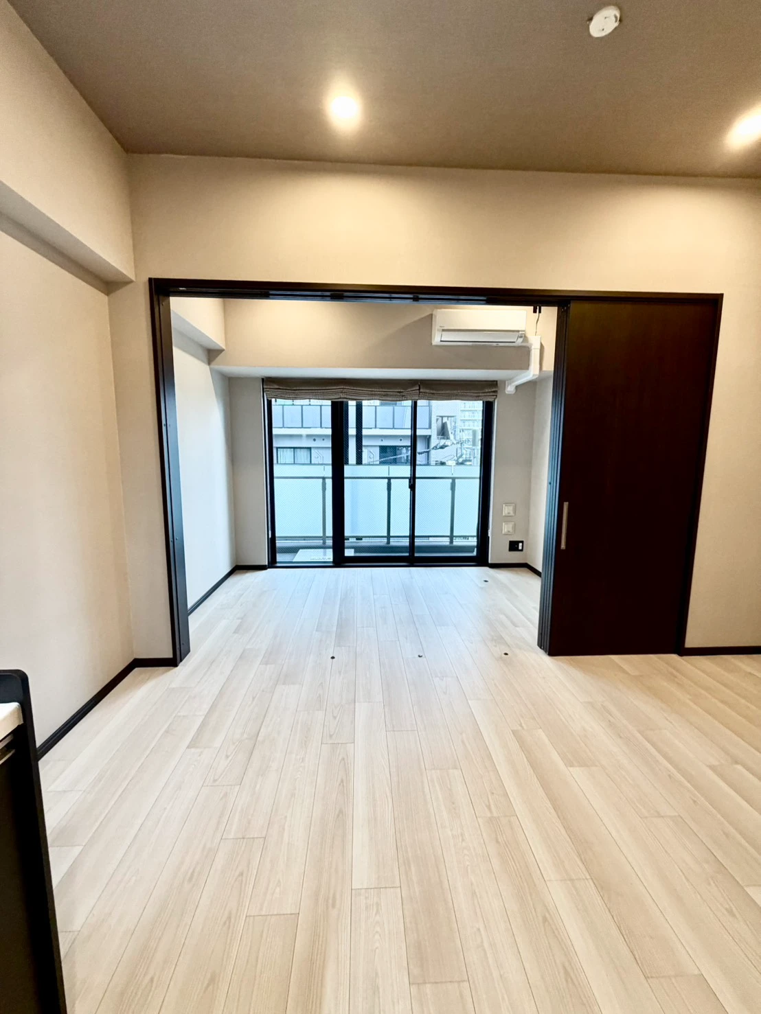 ブエナビスタ江坂広芝町 601 リビング