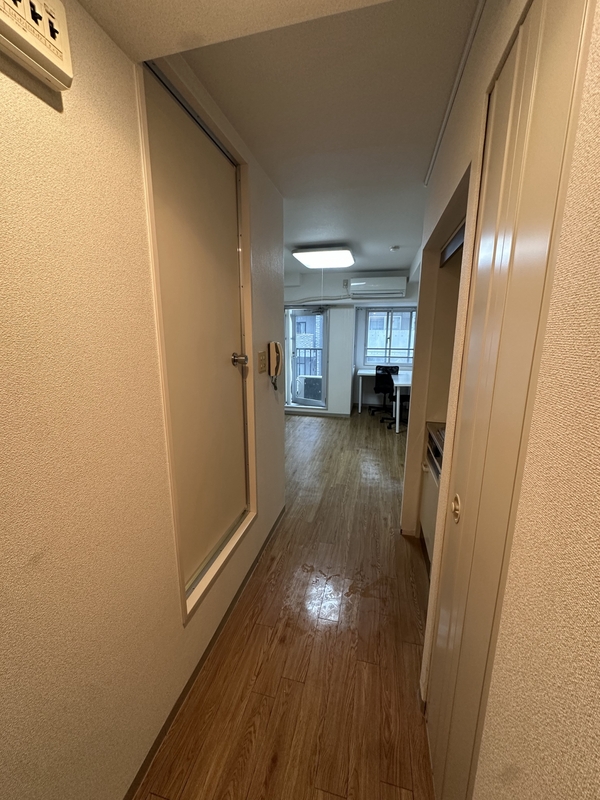 ローレルステート松屋町 0705 玄関