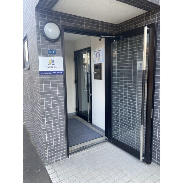 建物エントランス