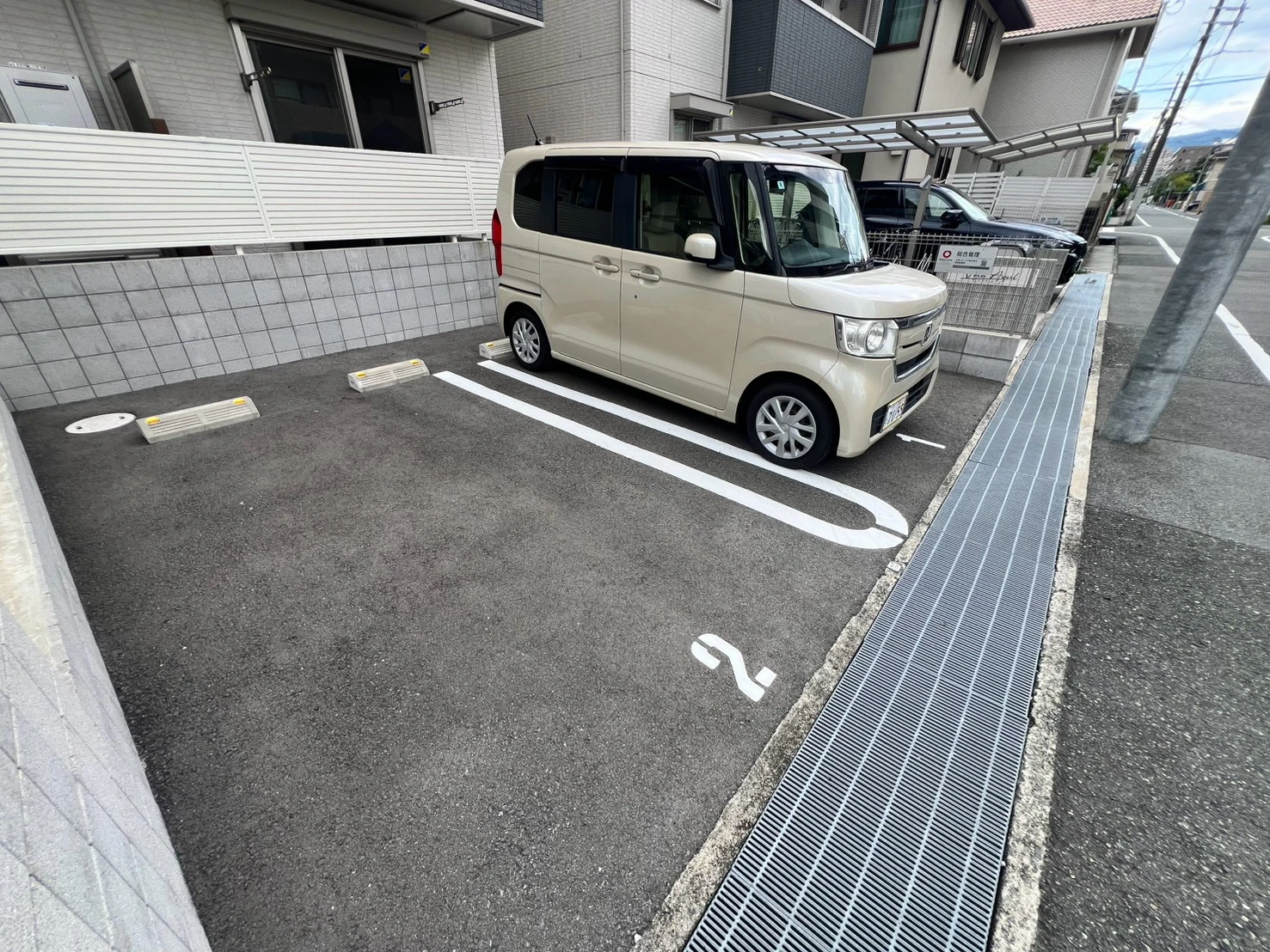 ヴェラ ロホ 103 駐車場