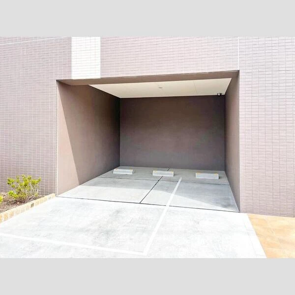 Bris西宮(旧:サムティ西宮Clasia) 709 駐車場