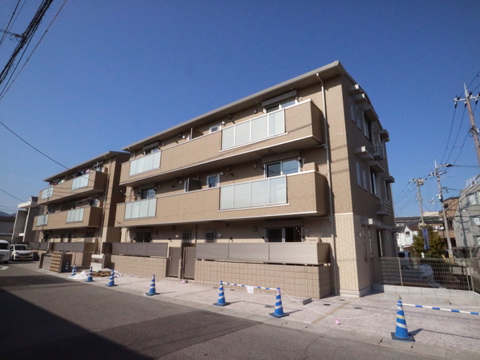 クレスタ 301 外観