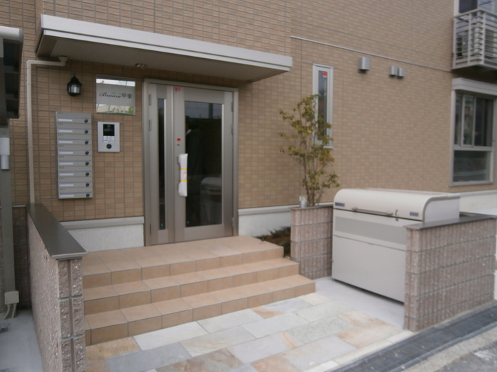 Brama甲東 103 玄関