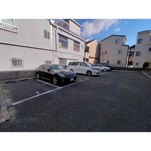 サンハウス西宮 104 駐車場