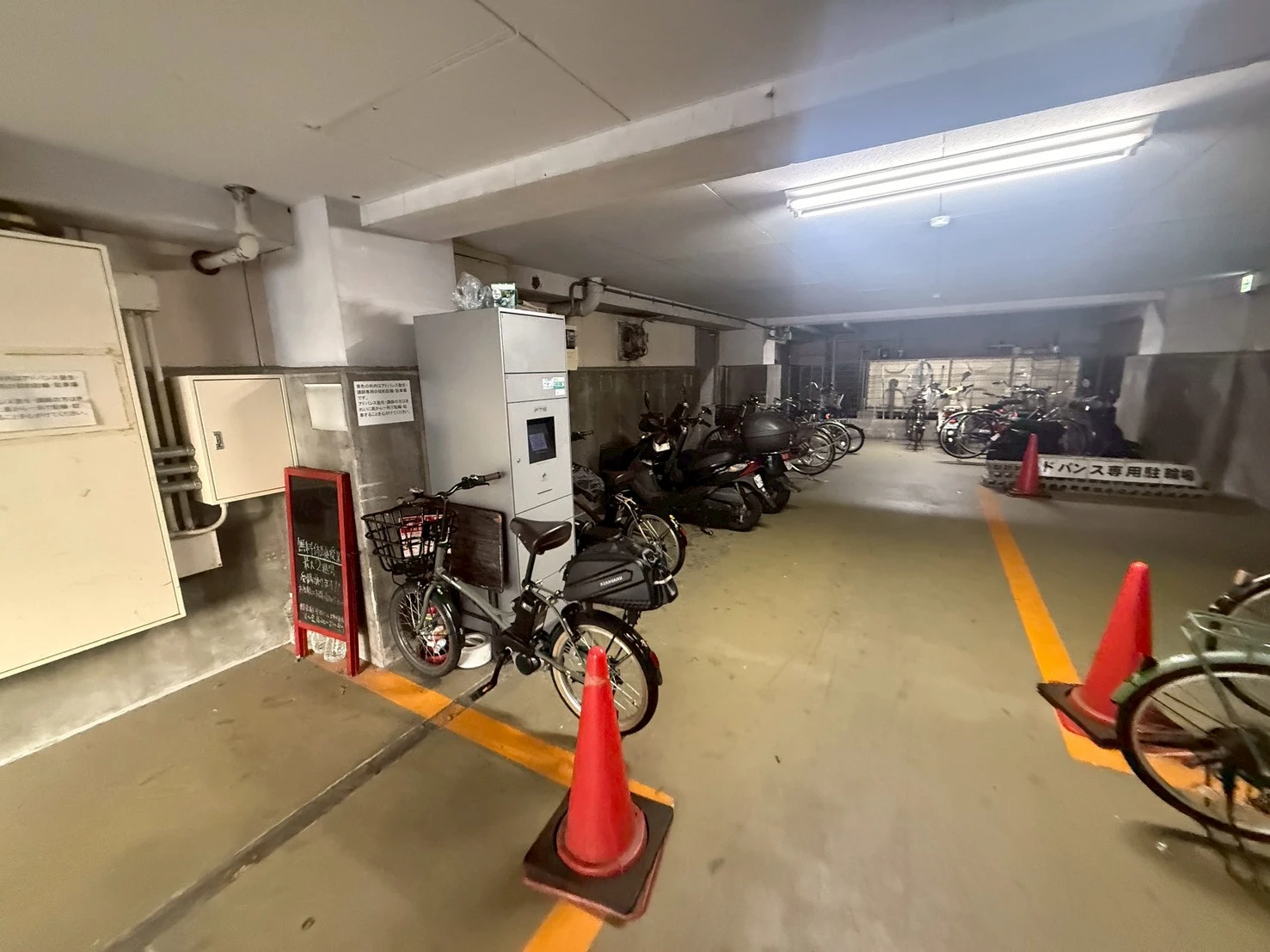 ワンフラーリッシュ西宮 402 駐車場