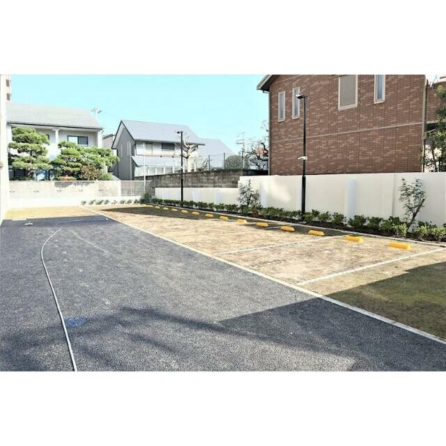 ラ・ビィＮＡＫＡＺＥＮ 101 駐車場