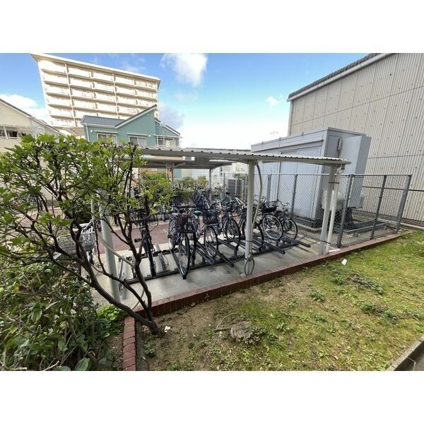 フェルザ西宮(旧:ネオハイツ西宮) 605 駐車場