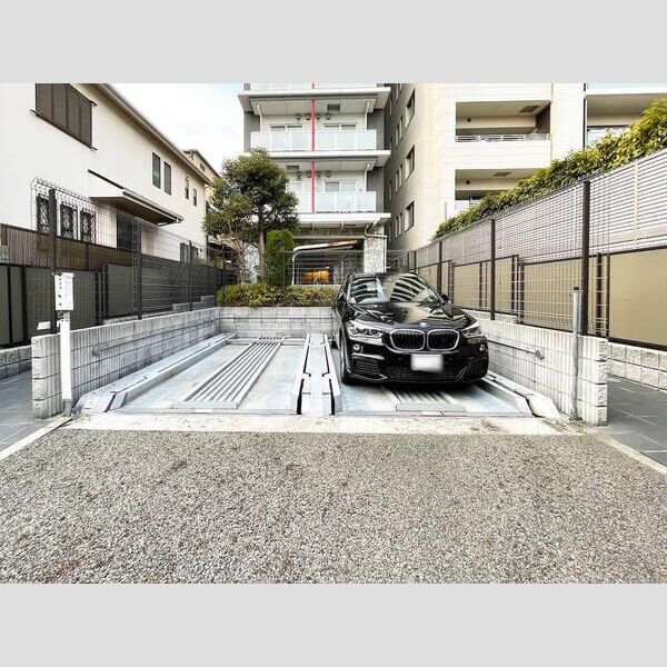 プライマル西宮夙川(サムティ夙川レジデンス) 902 駐車場
