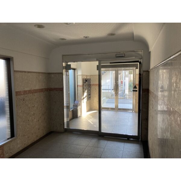 クレアコート産所町 208 玄関