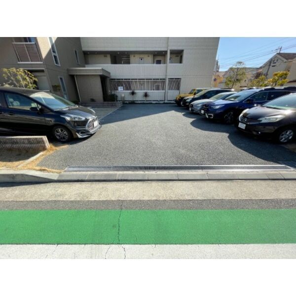Rana Court 00201 駐車場
