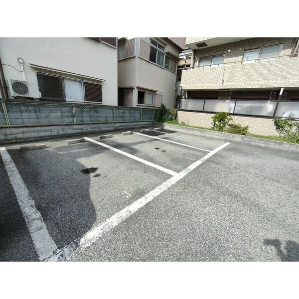 サンセイコート 202 駐車場