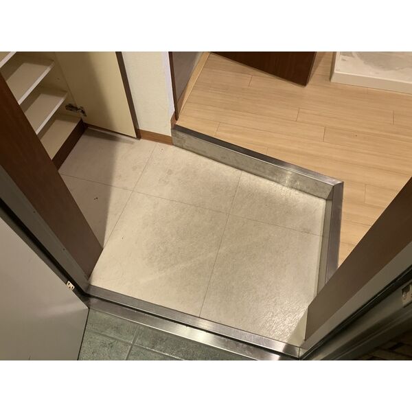 ベルエアー江上 102 玄関