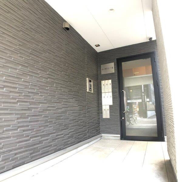 ロータスコートIII 102 玄関