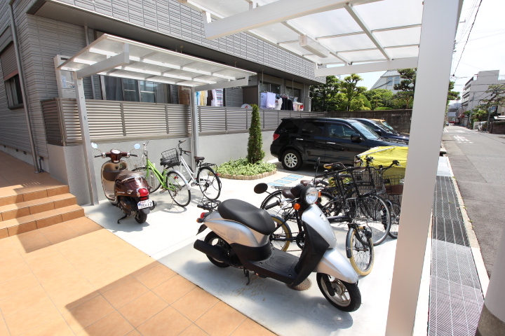 メゾン香枦園【旭化成】 203 駐車場